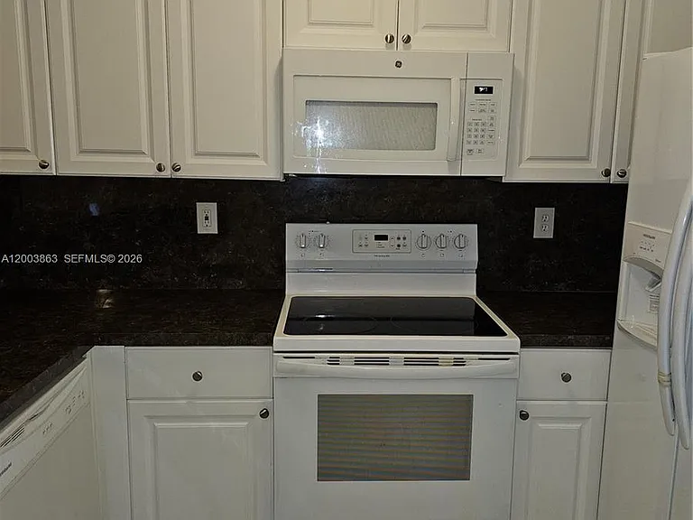 1543 SE 25th St #100 — Photo 6