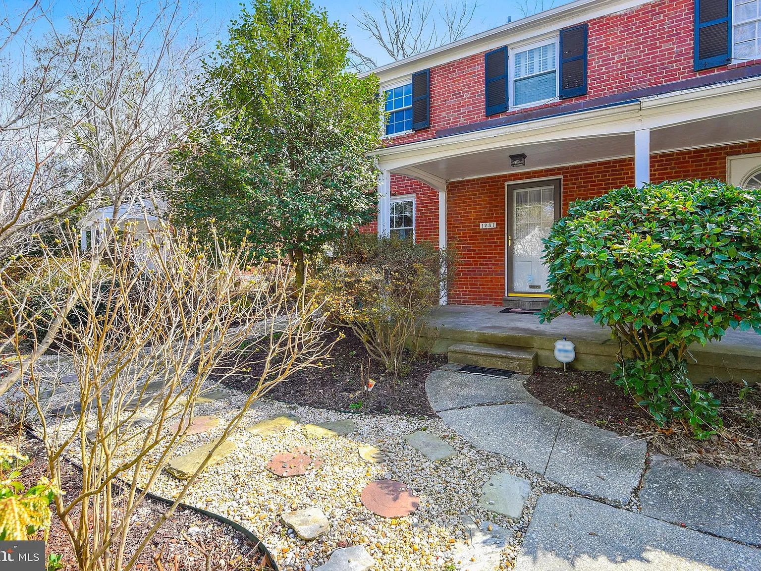 3 bed, 1.5 bath, 1600 sqft, $1,900 — Photo 3