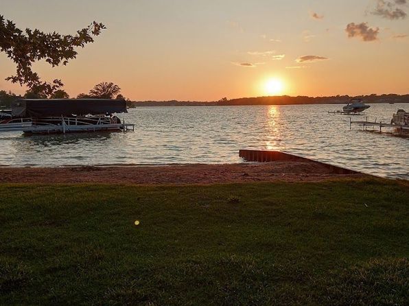 3165 Kenrick St, Keego Harbor, MI 48320