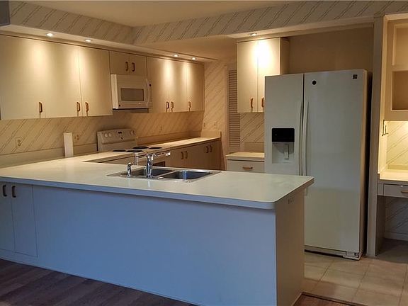 4th image of 3016 Landmark Blvd APT 404