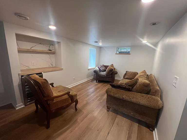 1876 Chelton Ave W — Photo 14