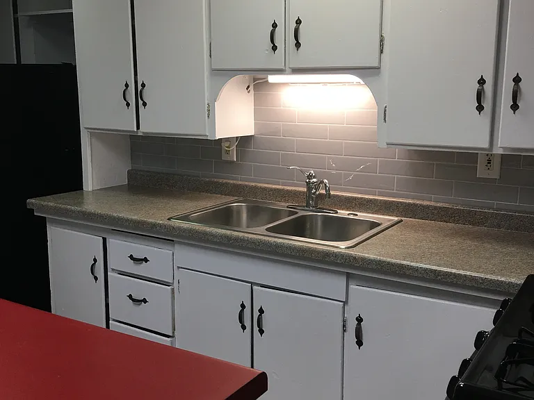 209 E 4th St #2 — Photo 6