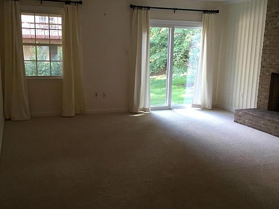 3rd image of 4641 Luxberry Dr