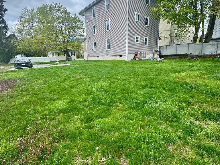 1 Hilton Ave #1 — Photo 13
