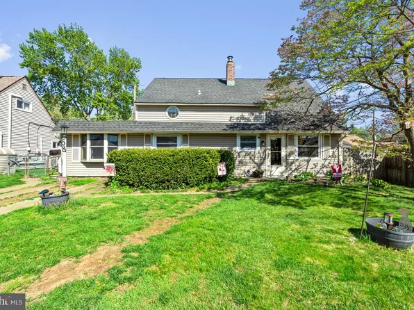 58 Nearwood Ln, Levittown, PA 19054