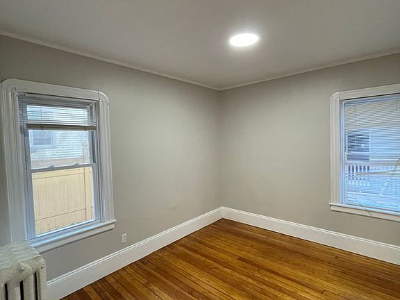 4th image of 517 Cottage St #1
