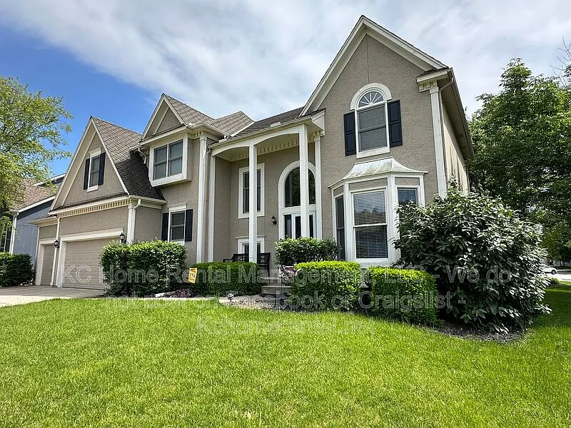 4 bed, 4.5 bath, $3,500 — Photo 2