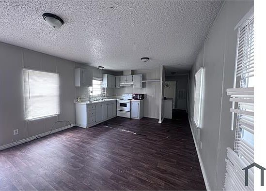 1st image of 2109 Primrose Ln #2109