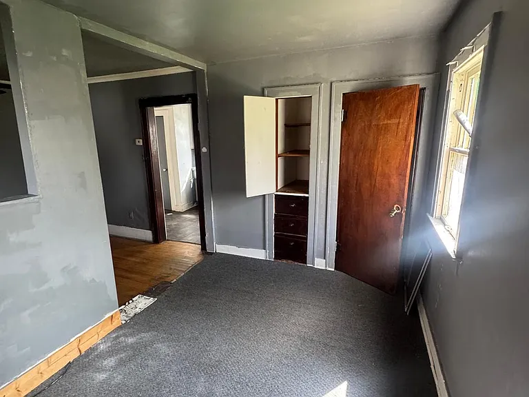 614 E Marengo Ave — Photo 7