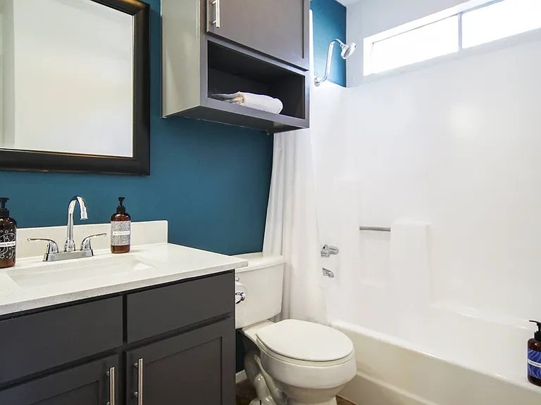 Town Lake Villas — Photo 9