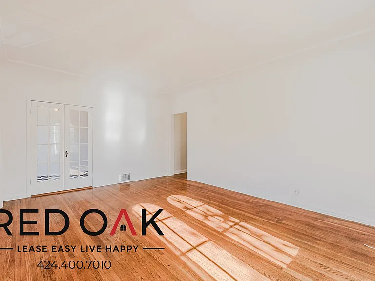 180 S Sycamore Ave #201 — Photo 8