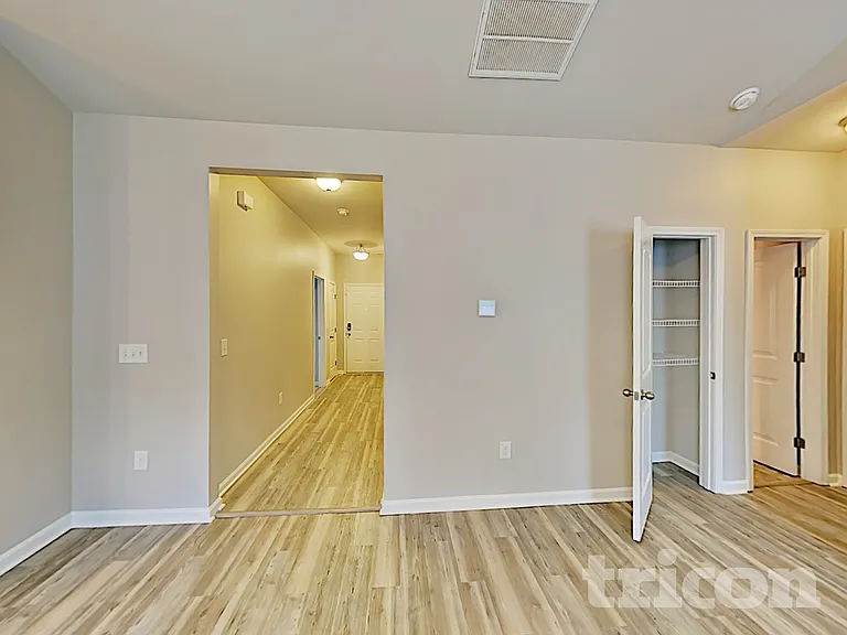 156 Lakemont Dr — Photo 2