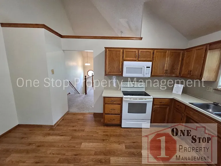 7902 NW 79th Pl — Photo 8