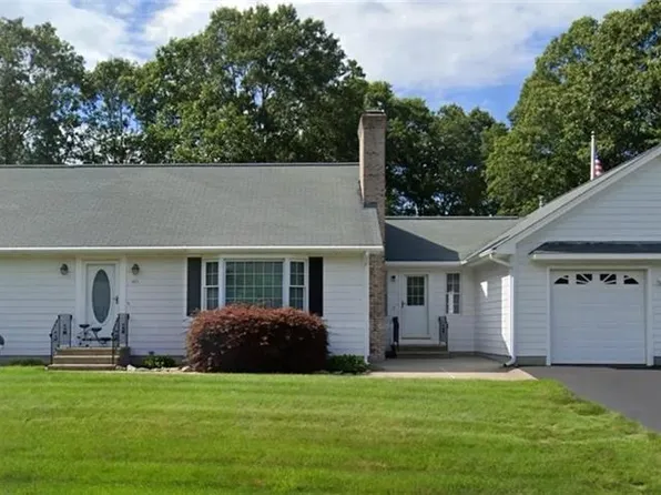 203 Tara Ln, Woonsocket, RI 02895