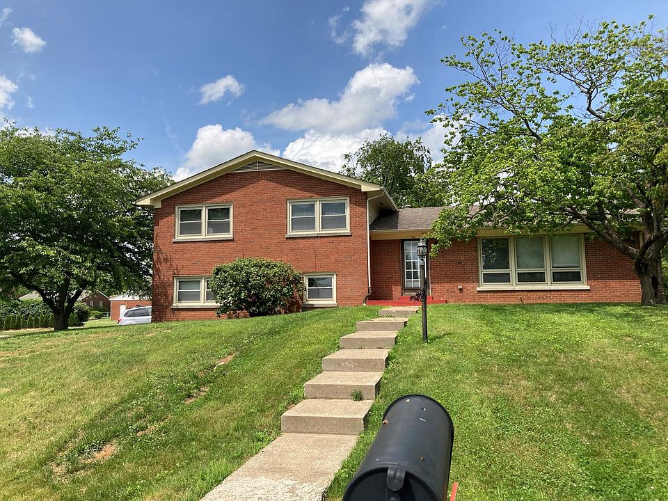 651 Nakomi Drive - Lexington, KY 40503 4 bedrooms, 1.5 bathrooms with Recreation Room, Living Room with fireplace, Gas heat. Close to Lexington Catholic High School