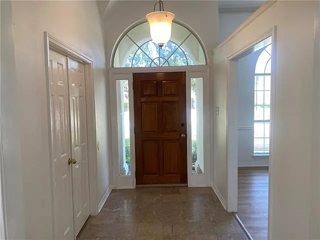 4 bed, 2.5 bath, 2300 sqft, $2,900 — Photo 4