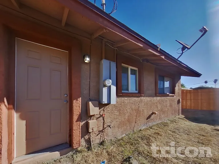 3721 W Seldon Ln — Photo 15