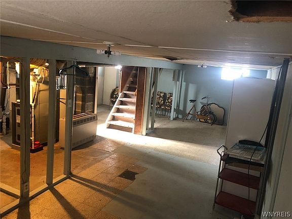 4th image of 73 Danbury Dr