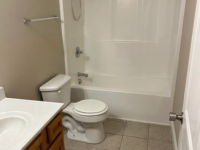 357 Williamsburg Ln — Photo 2