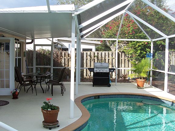 5th image of 15056 Cloverdale Dr