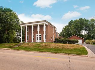 2615 Hillcrest Rd, Dubuque, IA 52001