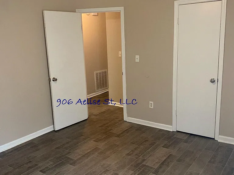906 Aelise St — Photo 10