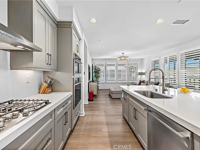1309 Doheny Way — Photo 10