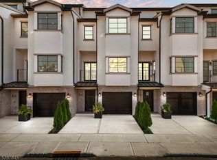 14 Harbor Front Ter, Elizabeth, NJ 07206