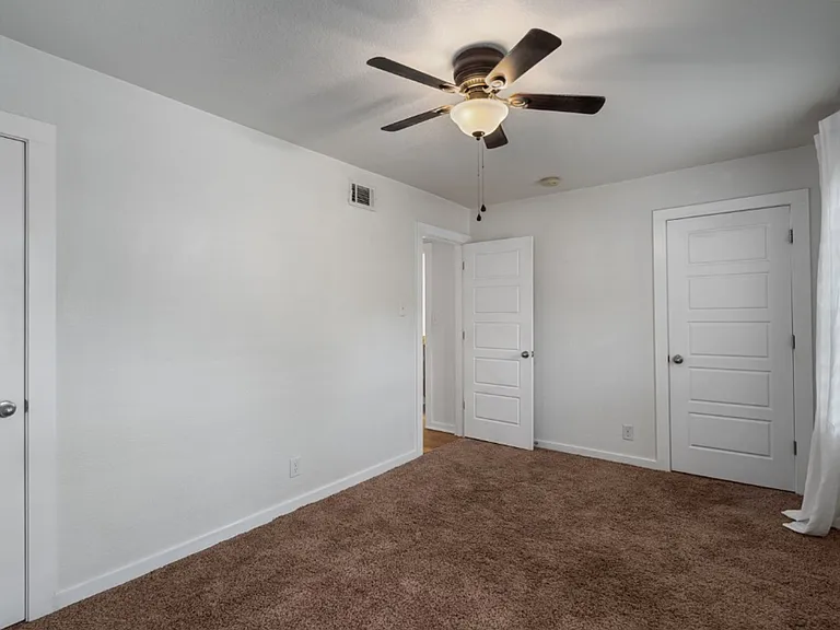 6211 Manor Rd #107 — Photo 16