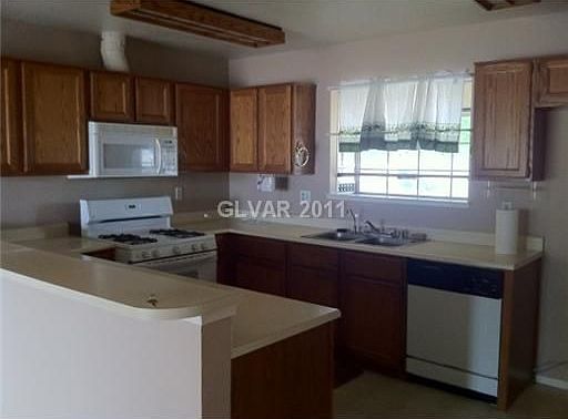 3rd image of 4530 San Mateo St