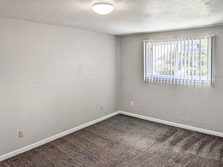 Apartment in West Salem near banks, shopping areas, bus lines, and downtown! ~ Colonial — Photo 85