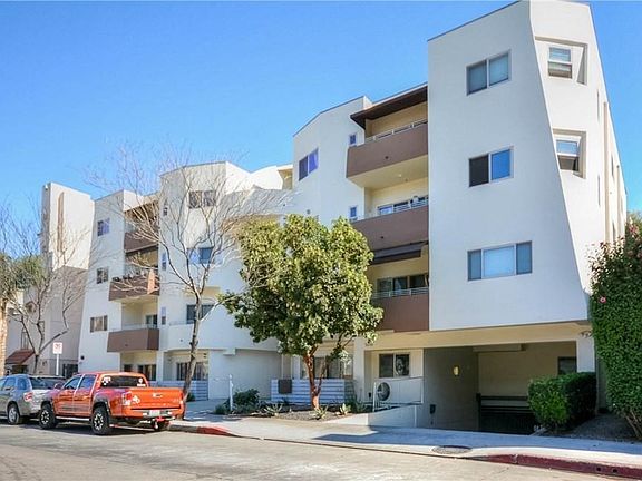 4th image of 5016 Bakman Ave Unit 402