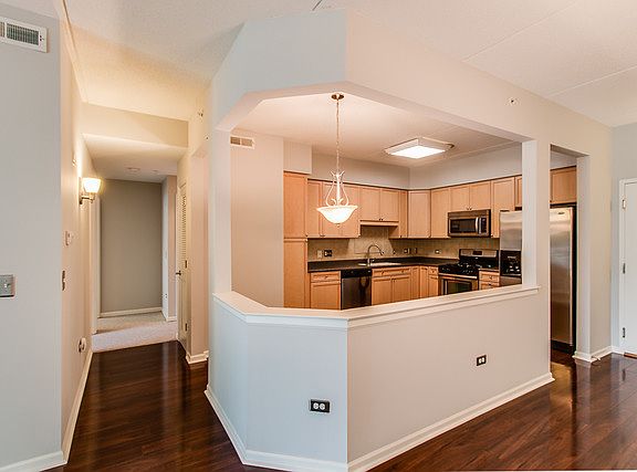 4th image of 133 W Palatine Rd Unit 102A