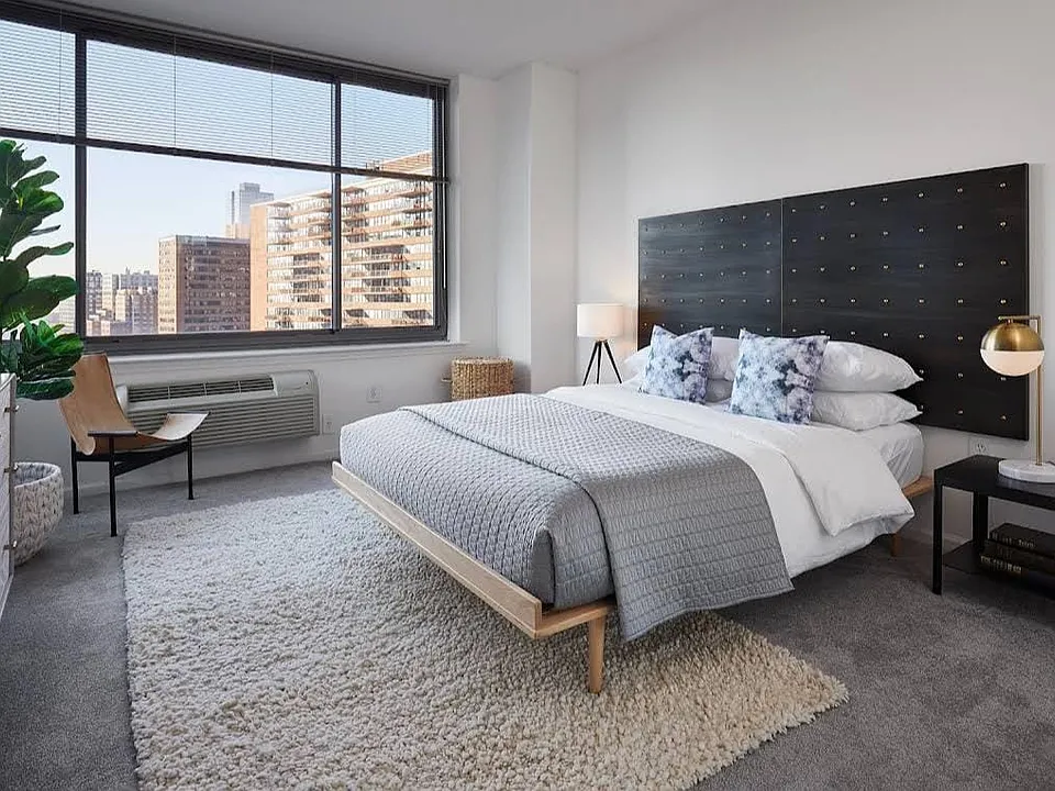 611 Summit Ave #16-02