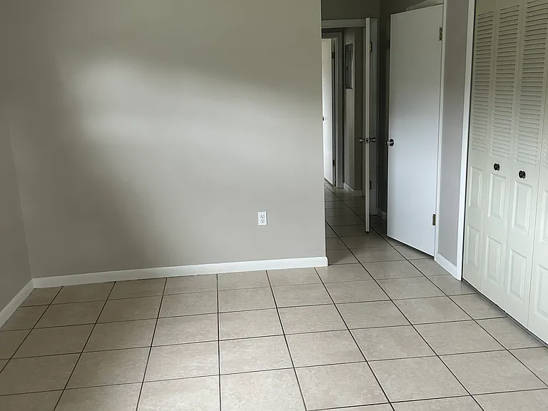 28 Kristin Ln #1 — Photo 2