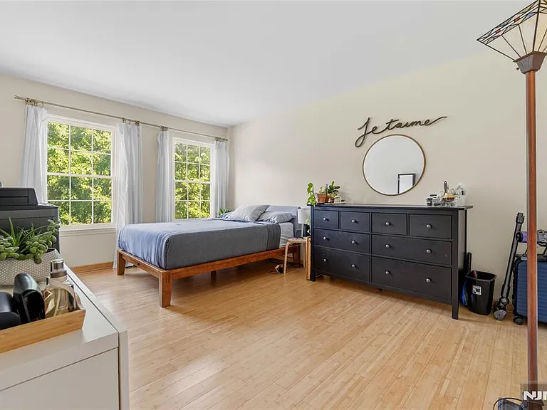 546 Windsor Dr — Photo 18