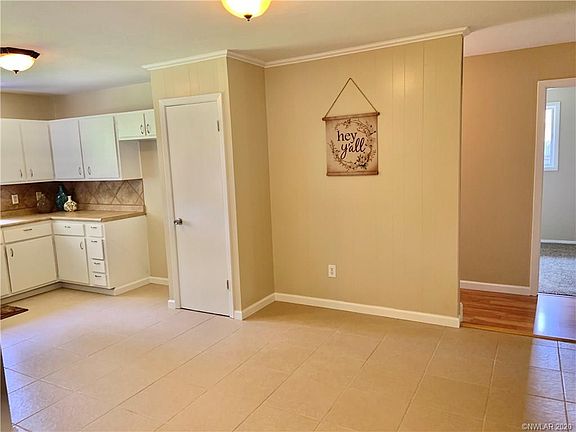 3rd image of 1819 Bayou Cir