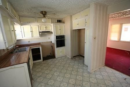 2nd image of 2606 Yates St