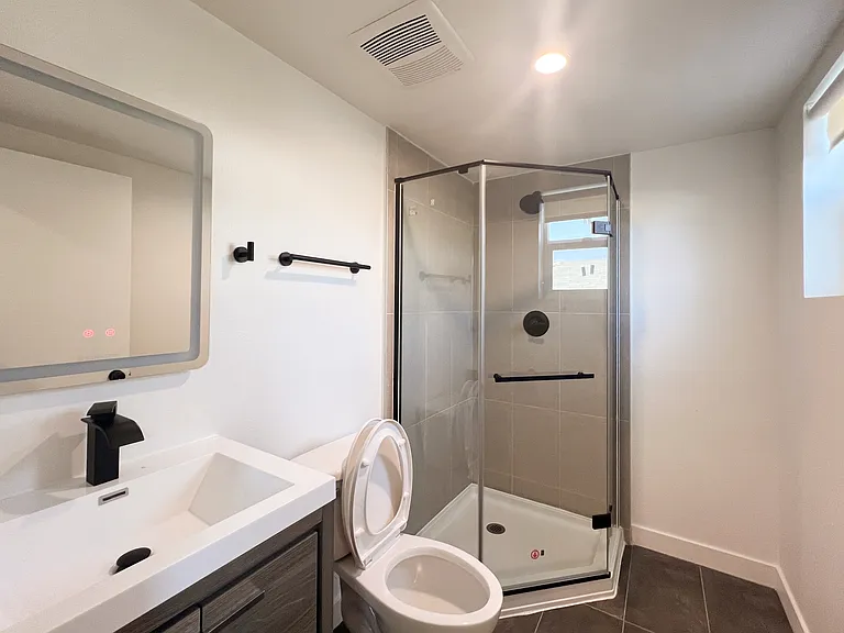 1439 W 37th Dr — Photo 20