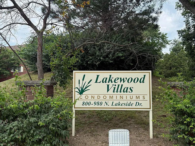 840 N Lakeside Dr #3B — Photo 2