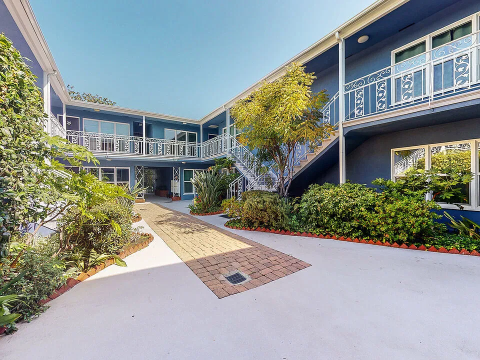 11284 Montana Ave #4
