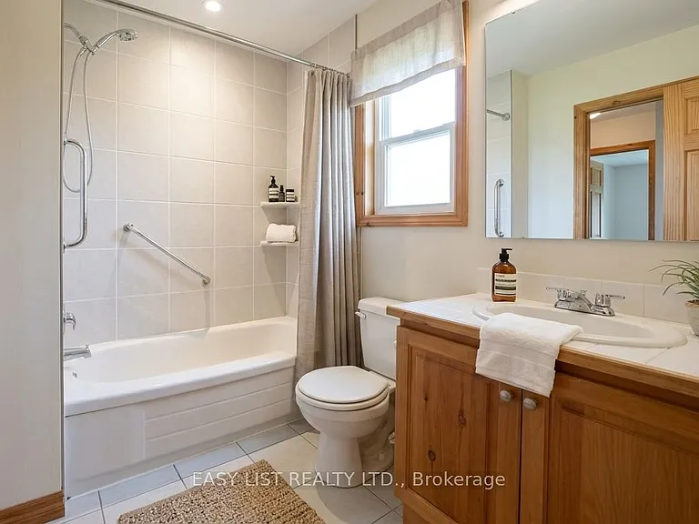 274 Douglas Rd #A — Photo 16