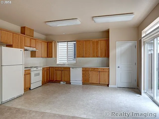 Old photo, appliances are replaced.