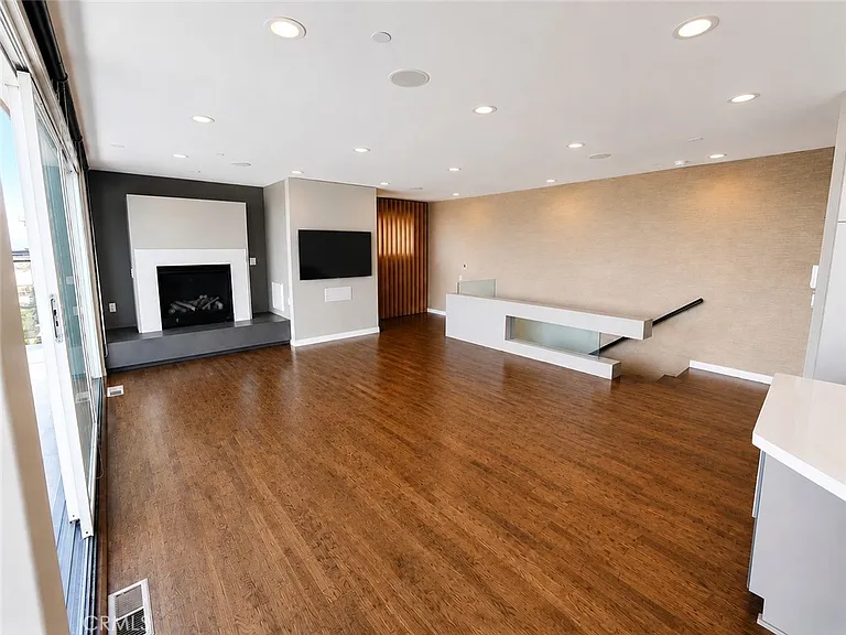 2406 Ocean Dr — Photo 7