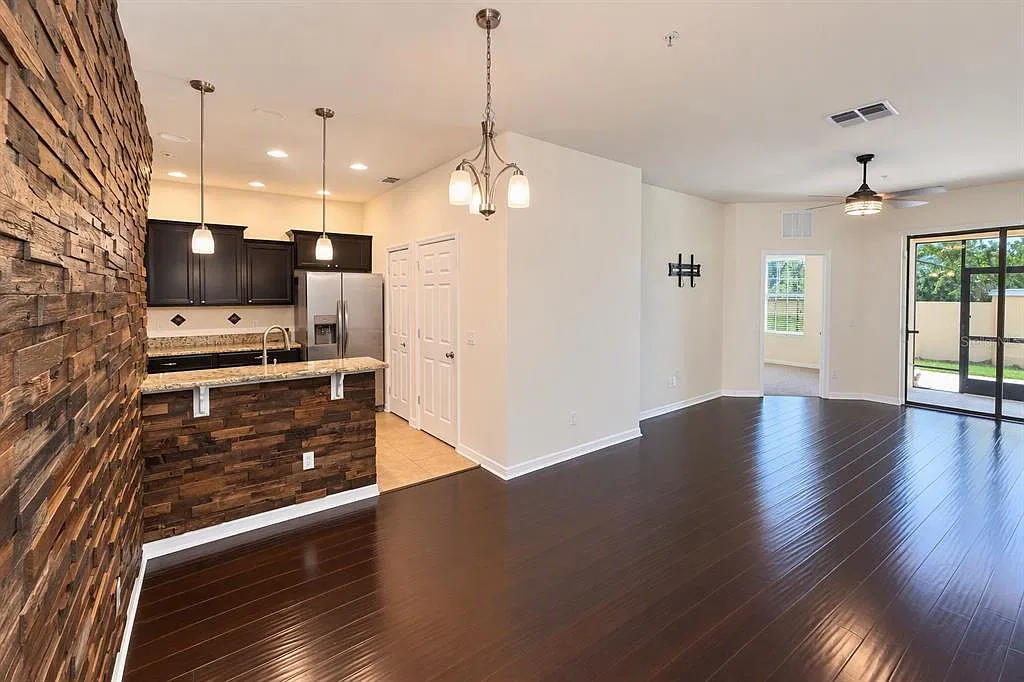 3 bed, 2.5 bath, 2067 sqft, $2,800 — Photo 2