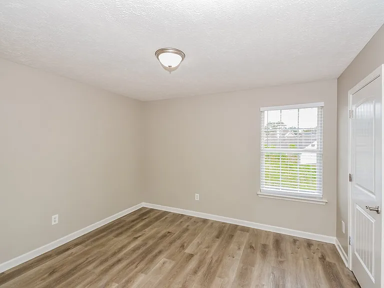 320 Birchclay Point N — Photo 15