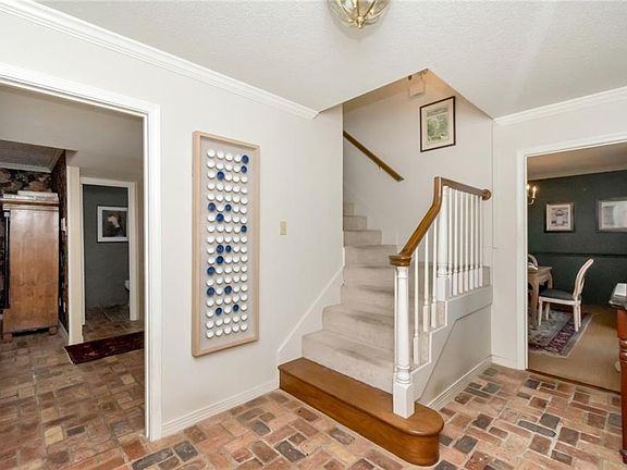 2nd image of 513 Wacker Ln N