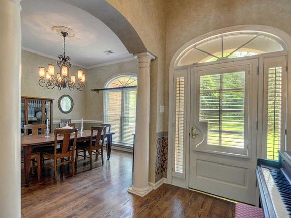 3rd image of 942 Woodland Trace Ln