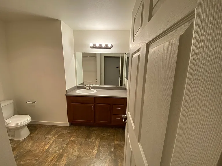 Avaya at Town Center Apartments — Photo 9