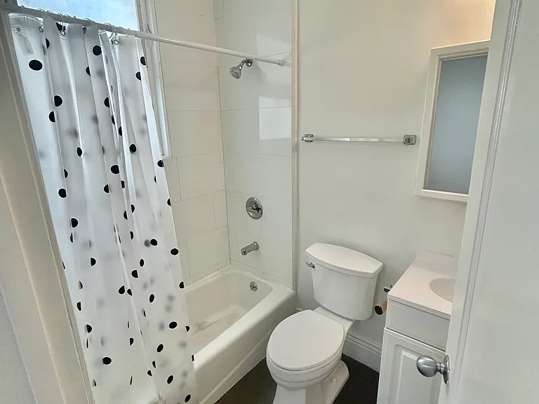959 Capp St #10 — Photo 6